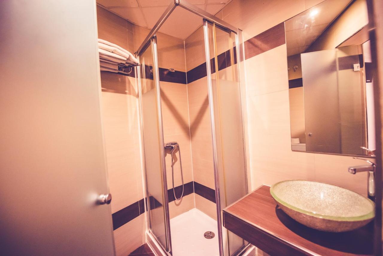 Hostal Sol Los Angeles Madrid Dış mekan fotoğraf