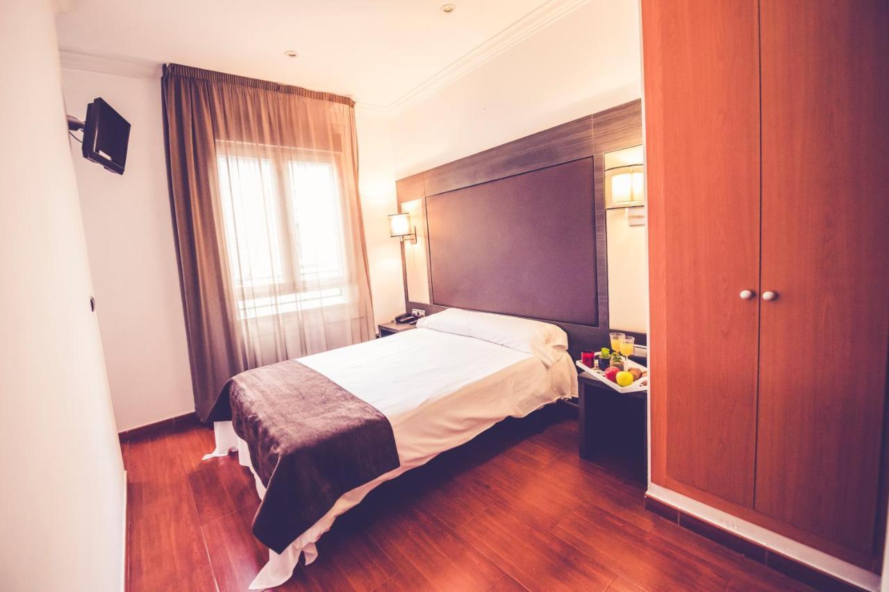 Hostal Sol Los Angeles Madrid Dış mekan fotoğraf